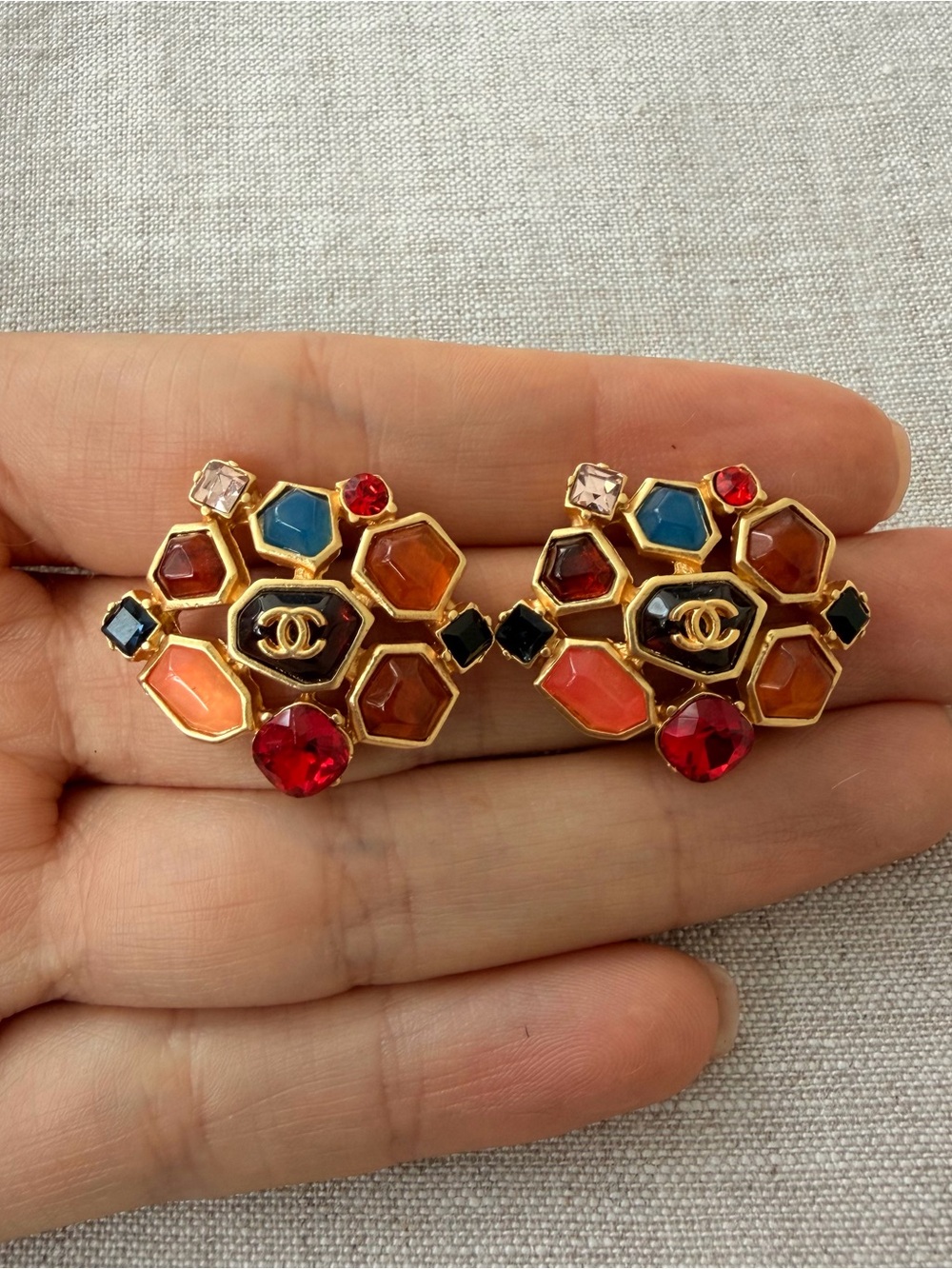 ❤️CHANEL Gold-Tone Multicolor Hexagon Crystal Earrings✨